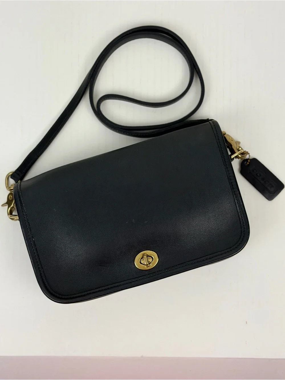 Vintage COACH Black Leather Pocket Purse with Gold Hardware - Picture 1 of 15